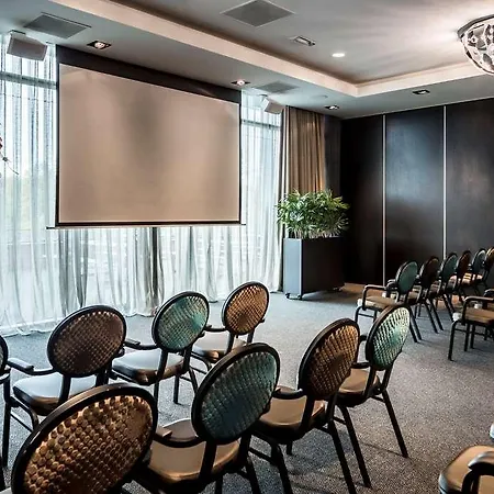 Ξενοδοχείο Der Valk 4*