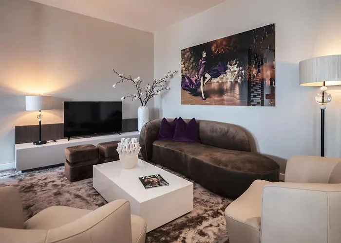 Отель Der Valk 4*