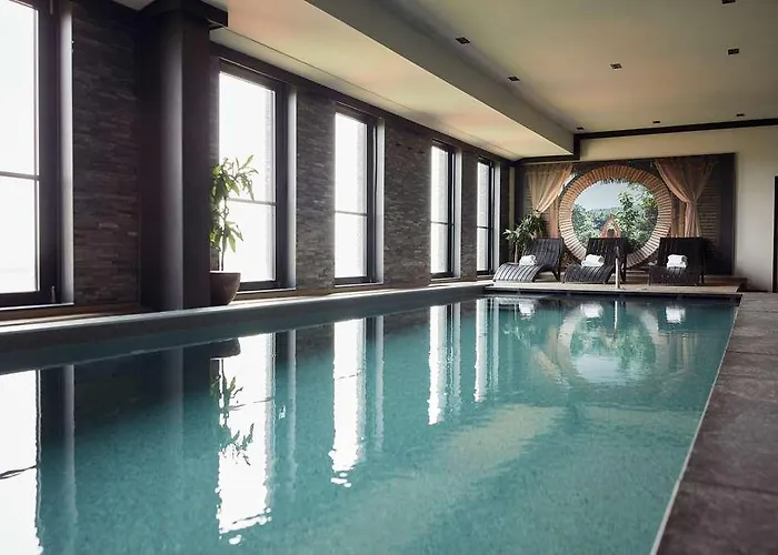 Отель Der Valk 4*